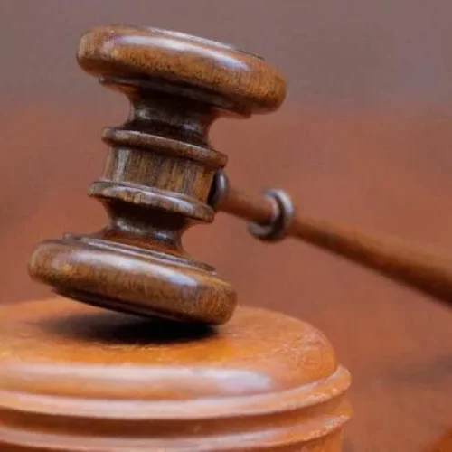 FILE PHOTO: REUTERS/Andrew Kelly/Illustration